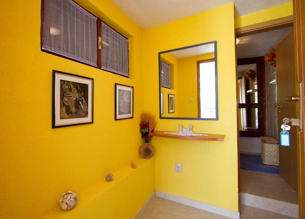 Apartments Pol Murvu Vis Exterior photo