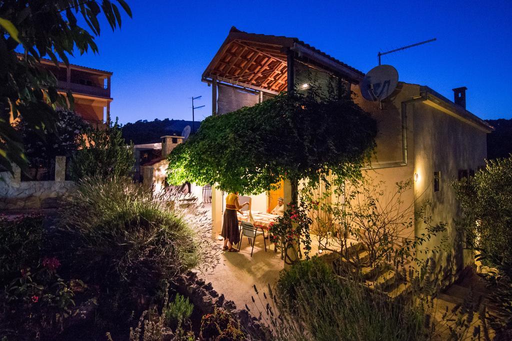 Apartments Pol Murvu Vis Exterior photo