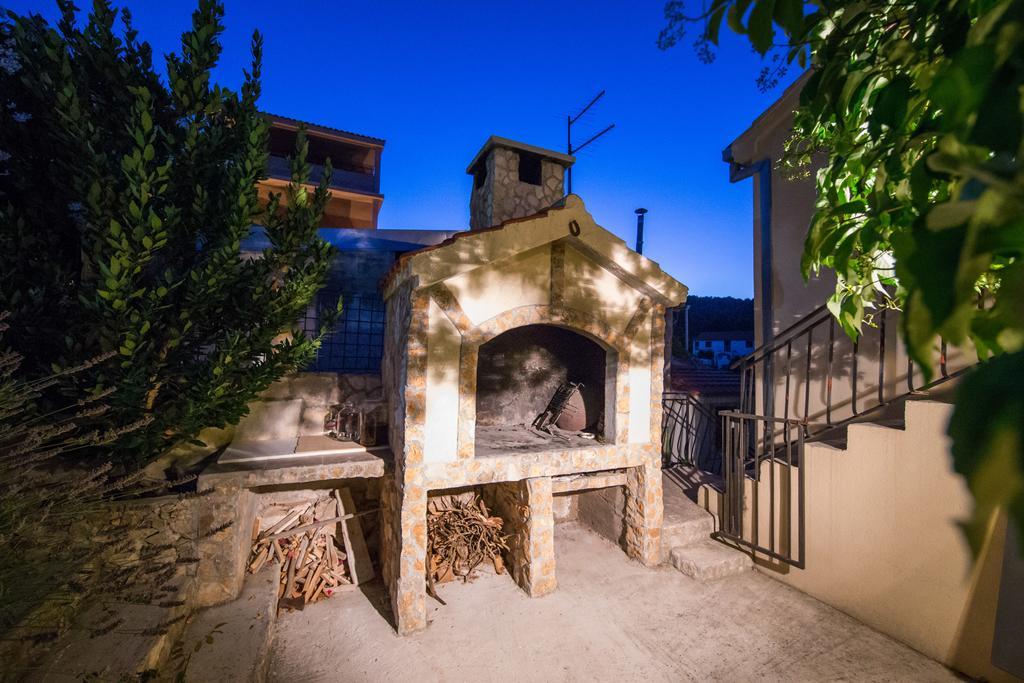 Apartments Pol Murvu Vis Exterior photo